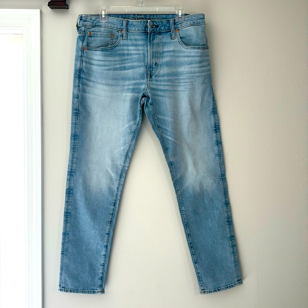 American Eagle Light Wash Jeans